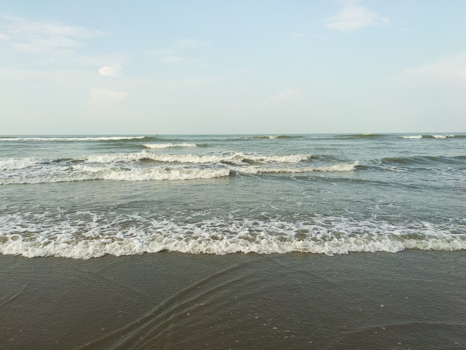 Sea waves at Laboni Beach in Cox’s Bazar, Bangladesh